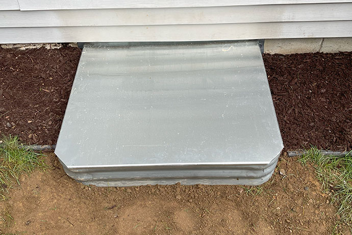 Exterior crawl space access door